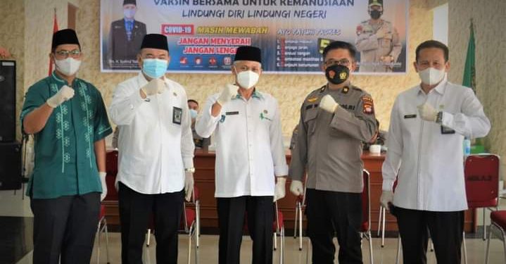Ketua FKUB Kalbar Ikut Berpartisipasi dalam Program Vaksinasi Tahap 1 Kemenag Kalbar