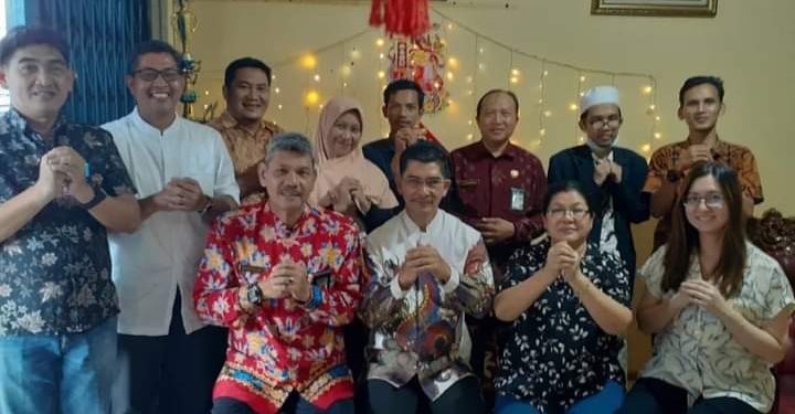Ketua dan Kesekretariatan FKUB Kunjungi Kediaman Ketua MATAKIN Dalam Rangka IMLEK