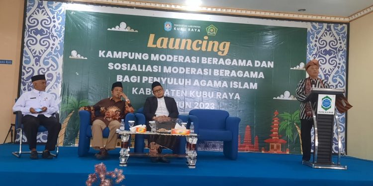 Ketua FKUB Kabupaten Kubu Raya Hadiri Peluncuran Kampung Moderasi Beragama dan Sosialisasi bagi Penyuluh Agama Islam