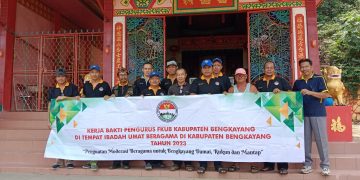 Kerja Bakti dan Sosualisasi Kerukunan FKUB Kabupaten Bengkayang di Klenteng Budi Utama