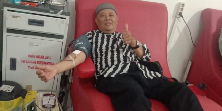 Usia Lebih 60 Tahun, Ketua FKUB Kubu Raya Aktif Donor Darah di PMI
