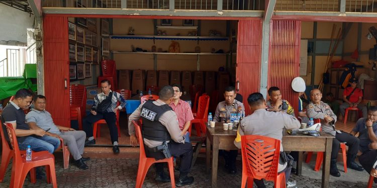Pengurus Yayasan Vihara Ariamarama Bengkayang ( YVAB ) Bersama Polres Bengkayang Lakukan Pengamanan Ritual Cuci Jalan Cap Go Meh Tahun 2024 di Wilayah Bengkayang