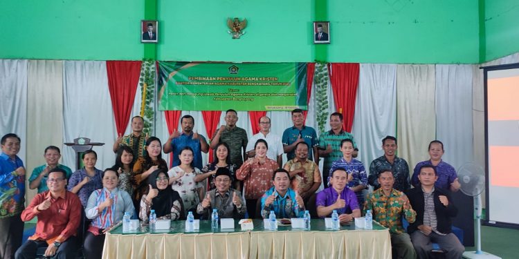Tji Cin Med Wakili Kasi Bimas Buddha Bengkayang Hadiri Pembukaan Kegiatan Pembinaan Penyuluh Agama Kristen TA 2024