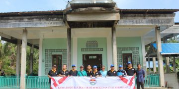 Pengurus FKUB Kabupaten Bengkayang Gelar Kerja Bakti di Masjid Nurul Iman Kecamatan Bengkayang