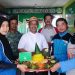 Wakil Ketua FKUB Kabupaten Bengkayang Potong Nasi Tumpeng Bersama Pegawai Kemenag Bengkayang
