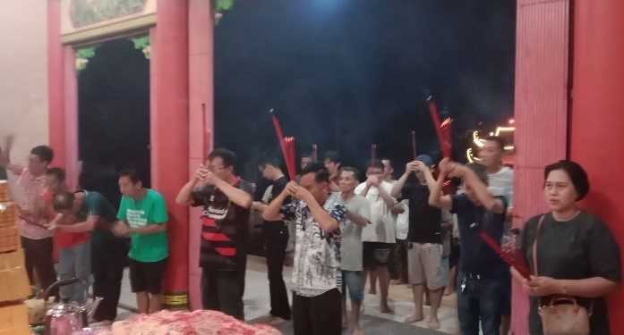 Pengurus Yayasan Vihara Ariamarama Bengkayang Mengadakan Sembahyang Bersama pada Hari Kebesaran Maha Dewa Thai Shang Lao Jun
