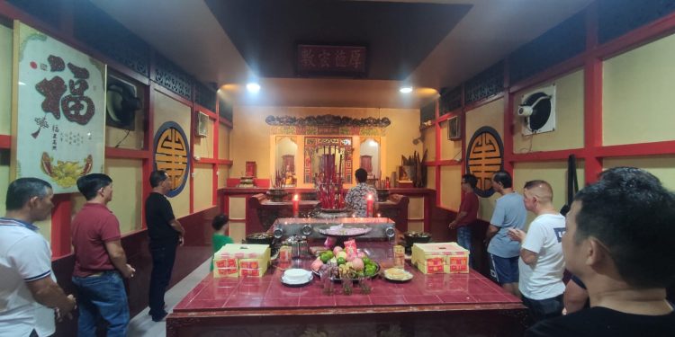 Pengurus Yayasan Vihara Ariamarama Bengkayang Gelar Sembahyang Bersama Menyambut Festival Kue Bulan