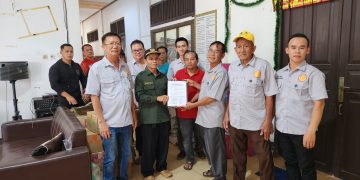 Pengurus Yayasan Vihara Aryamarama Bengkayang Salurkan Bantuan untuk Korban Banjir di Kecamatan Ledo, Kabupaten Bengkayang