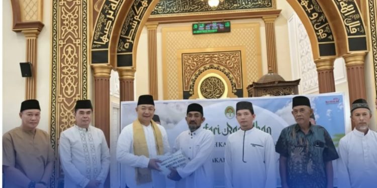 Giat Safari Ramadhan, Bupati Ketapang Komitmen Pembangunan Desa