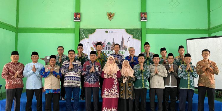 Pengurus FKUB Bengkayang Hadiri Acara Halalbihalal dan Silaturahmi Hari Raya Umat Beragama ASN Kantor Kementerian Agama Kabupaten Bengkayang